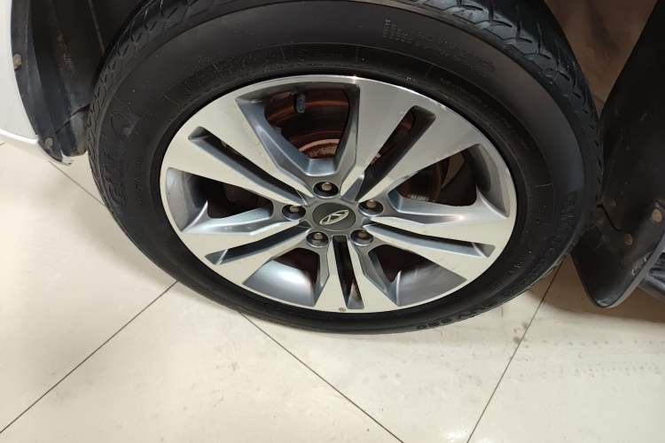 Used Chery Tiggo 3 2015 1.6L Manual Zhishang Commemorative Edition Left Front Wheel Hub