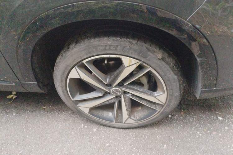 Used Roewe RX5 MAX 2022 2.0T Automatic Zhiwei Zunrong Edition Right Front Wheel Hub