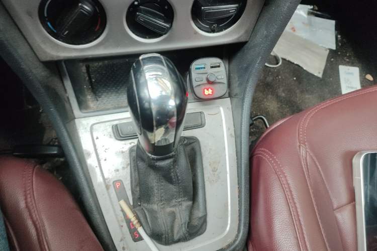 Used Volkswagen Lavida 2013 Revised Classic 1.6L Automatic Fashion Edition Gear Lever