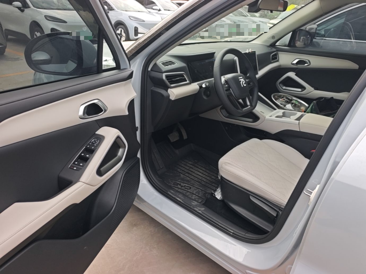 BYD Yuan UP 2025 Model 301KM Leading Version — снимка 18