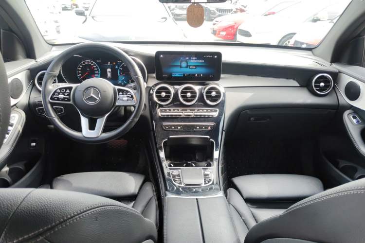 Used Mercedes-Benz GLC Coupe 2020 GLC 260 4MATIC Coupe SUV Center Console