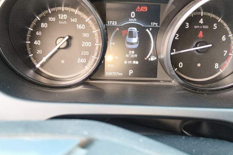 Used Land Rover Discovery Sport 2018 240 PS SE Version Odometer Close Up