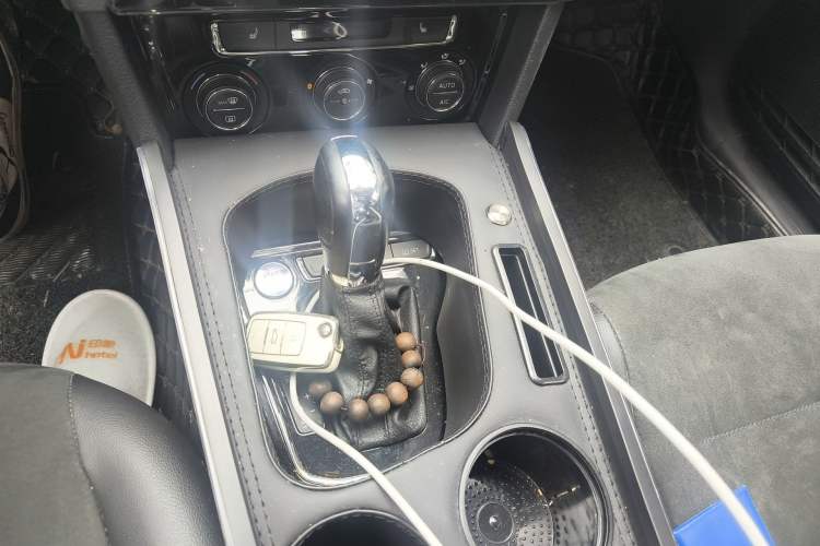 Used Volkswagen Bora 2016 1.6L Automatic Luxury Model Gear Lever