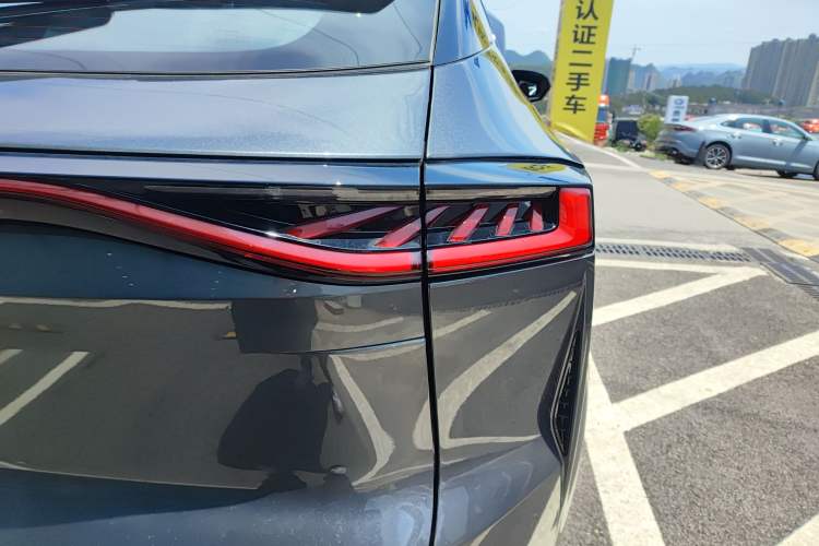 Used CHANGAN UNI-Z New Energy 2025 Model, Smart New Blue Whale 125km Battleship+ Version Right Rear Taillight