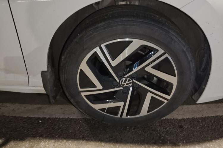 Used Volkswagen Sagitar 2023 280TSI DSG Beyond Lite Edition Right Front Wheel Hub