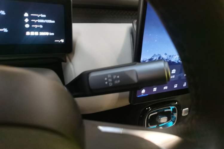 Used AION UT 2025 420 Prestige Edition Gear Lever