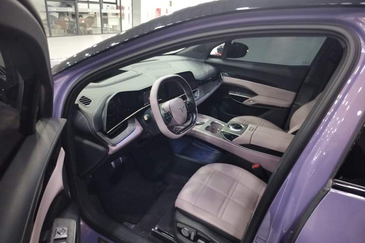 Used Hongqi Tiangong 08 2025 680 Ultra Four-Wheel-Drive Version Driver Seat