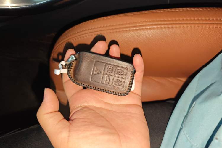 Used Volvo S60 2015 S60L 2.0T Zhiyuan Edition
