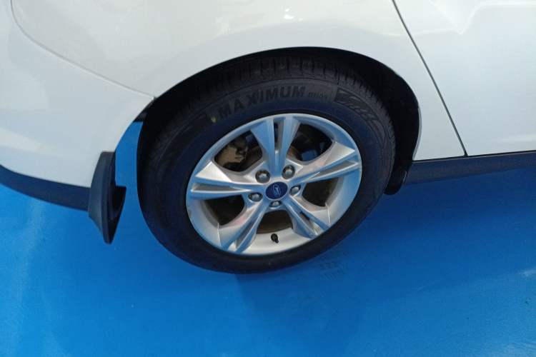 Used Ford Focus 2012 Hatchback 1.6L Manual Fashion Edition Exterior 5