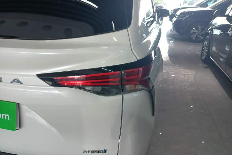 Used Toyota Granvia 2023 2.5L Hybrid Flagship VIP Edition