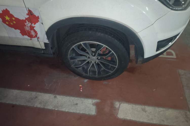 Used FAW Senya R7 2016 1.6L Manual Luxury Model Right Front Wheel Hub