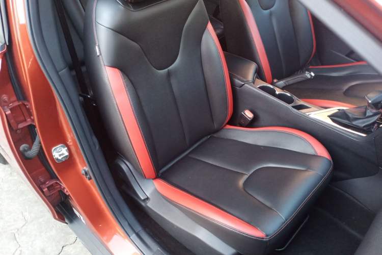 Used Venucia D60 2018 1.6L CVT Smart Connect Elite Edition Right Front Seat