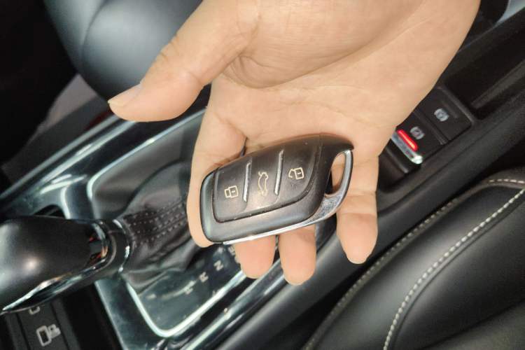 Used Roewe i5 2020 1.5L Automatic 4G Connect Luxury Flagship Edition
