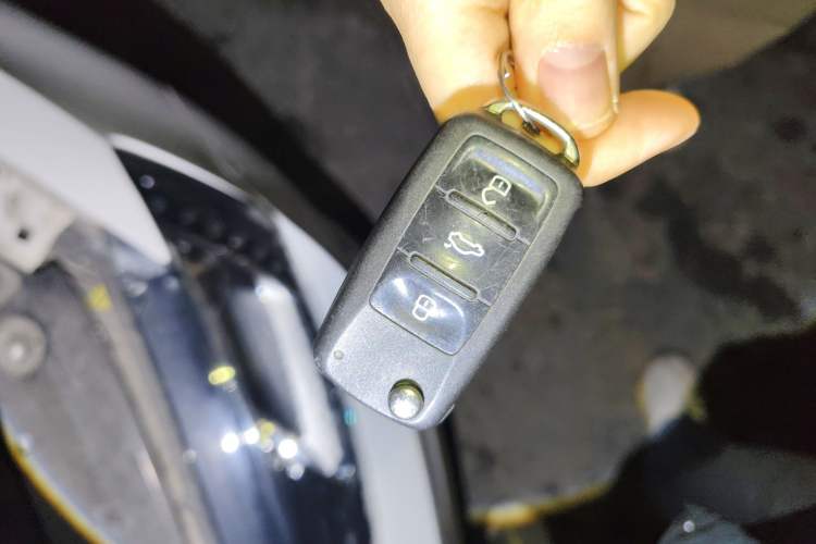 Used Volkswagen Sagitar 2017 230TSI Manual Luxury Model Vehicle Key