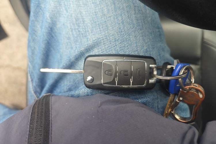 Used FORTHING Lingzhi 2024 M5L 1.5T Manual Luxury 7-Seater Vehicle Key