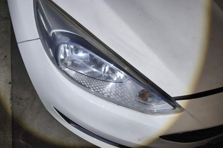 Used Ford Focus 2017 Sedan EcoBoost 125 Automatic Supreme Style SmartDrive Edition Right Front Headlight