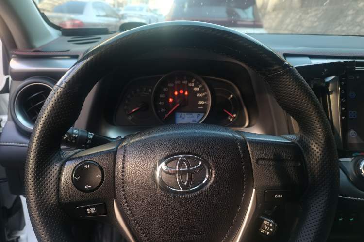 Used Toyota RAV4 2019 2.0L CVT Two-Wheel Drive Comfort Edition China VI Standard
