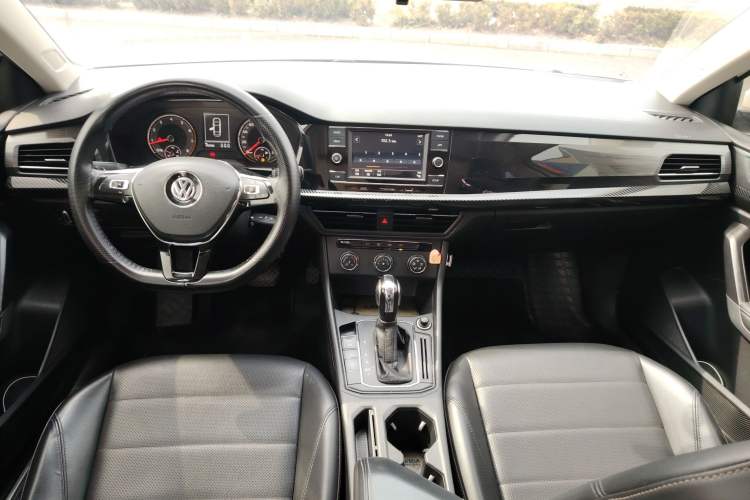 Used Volkswagen Lavida 2018 1.5L Automatic Comfort Edition China V Standard Center Console