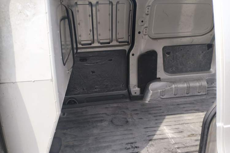 Used Wuling Hongguang V 2021 1.5L Jingqu Edition Enclosed-Window Vehicle LAR