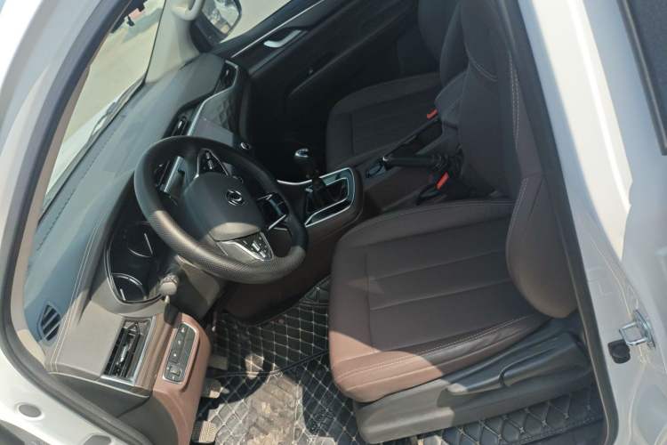 Used Dongfeng Palazzo 2022 2.0T Manual Two-Wheel Drive Luxury Version