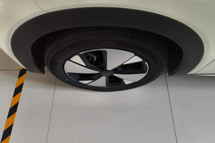 Used BYD Dolphin 2023 420 km Fashion Edition Left Front Wheel Hub