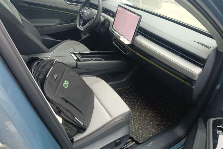 Used Volkswagen ID.7 VIZZION 2024 AIR model Right Front Seat