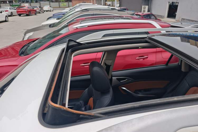 Used BYD Song 2016 Gaishi Edition 1.5TI Manual Haoya Model Roof