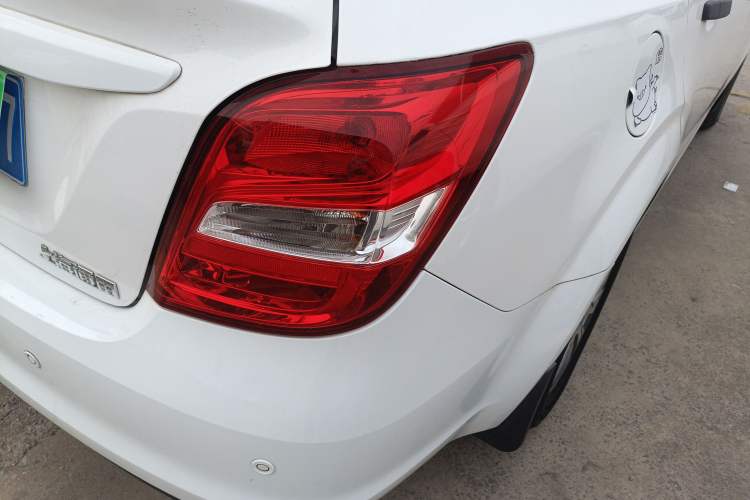 Used Chevrolet Aveo Sonic 2014 Sedan 1.4SL AT Stylish Sunroof Edition