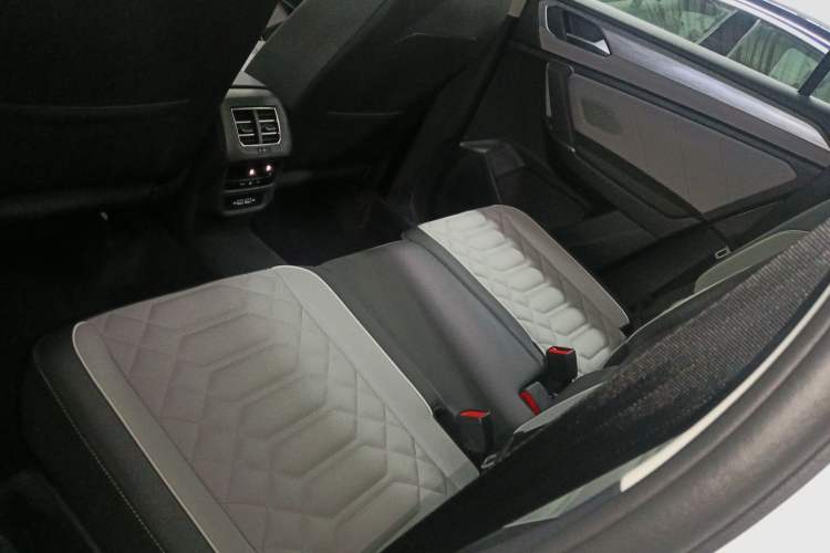 Used Volkswagen Tayron 2023 Revised Version 380TSI All-Wheel Drive R-Line High-Energy Edition Left Rear Seat