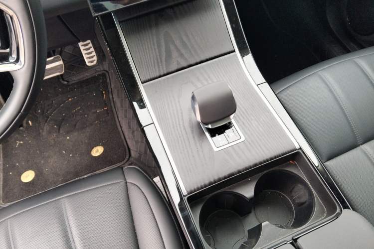 Used Land Rover Range Evoque 2024 Aurora L 249 PS Prestige Light-Chasing Edition
