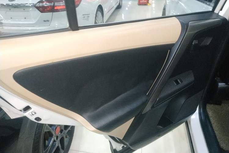 Used Toyota RAV4 2015 2.0L CVT Two-Wheel Drive Urban Edition
