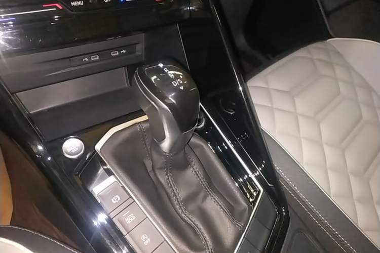 Used Volkswagen Tayron 2023 330TSI Two-Wheel-Drive Luxury Plus Advanced Version Gear Lever