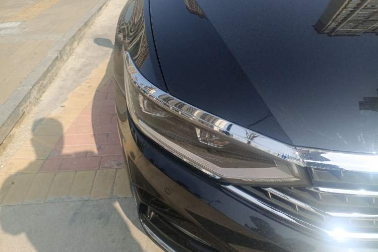 Used Volkswagen Magotan 2023 2 Million Units Limited Edition 330TSI DSG Leading Version Right Front Headlight