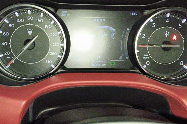 Used Maserati Ghibli 2022 2.0T GT Sharp Edition Odometer Close Up