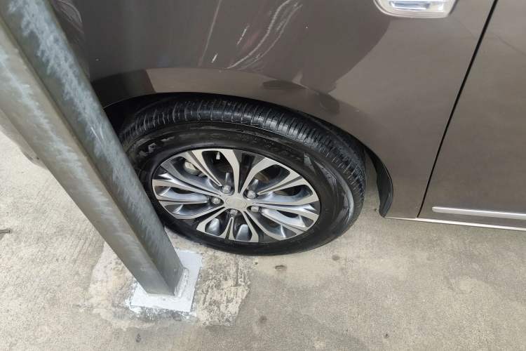 Used Buick GL8 2021 Land Cruiser Executive Class 652T Luxury Model
