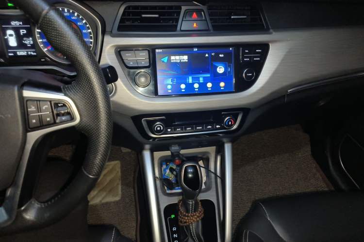 Used Geely Auto Vision X3 2017 1.5L Automatic Luxury Model Audio And AC Panel