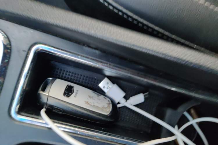 Used Geely Auto Emgrand 2015 Sedan 1.5L CVT Upward Version Vehicle Key