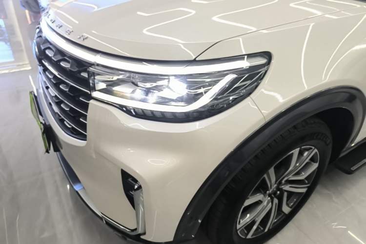Used Ford Explorer 2023 EcoBoost 285 Four-Wheel Drive Titanium Edition 7-Seater Left Front Headlight
