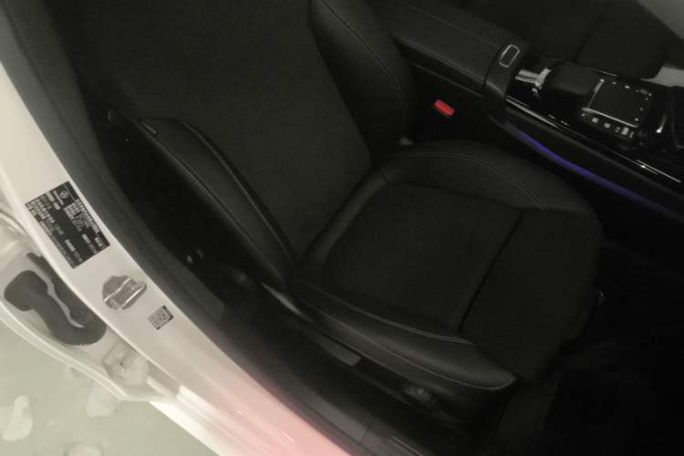 Used Mercedes-Benz A-Class 2022 Second Facelift A 200 L Sport Sedan Fashion Version Right Front Seat