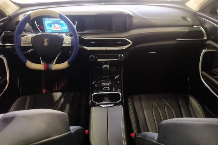 Used Bestune T77 2021 PRO 280 TID Automatic Elite Model Center Console