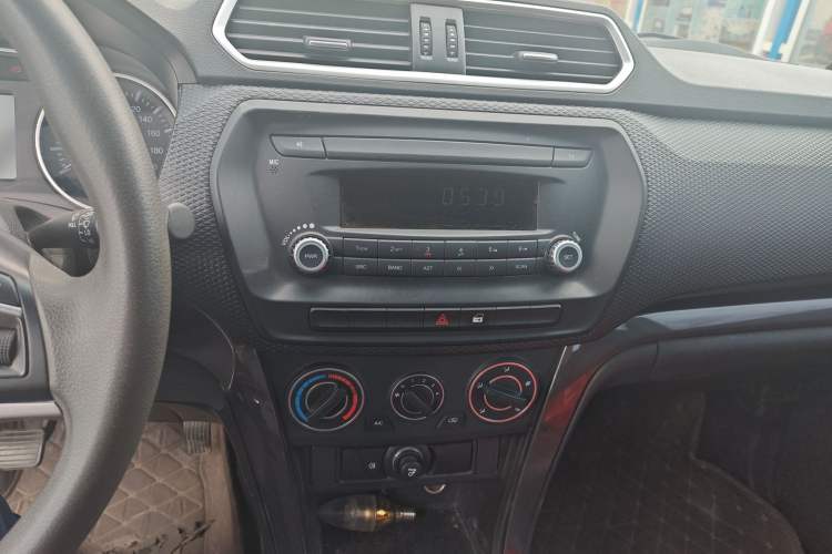 Used Great Wall Wingle 5 2020 2.4L Gasoline Two-Wheel Drive Value Edition Big Double Cab China VI Standard 4K22D4M Audio And AC Panel