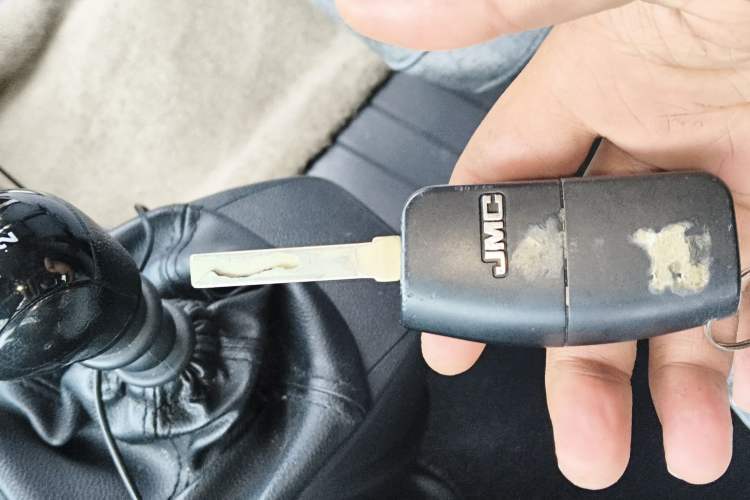 Used JMC Fushun 2023 2.0T Manual Mid-Drive Mid-Roof Commercial Multi-Purpose 7-Seater Passenger Vehicle Vehicle Key