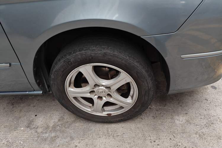 Used Dongfeng Shuaike 2011 1.6L Manual Comfort 7-Seater Right Front Wheel Hub