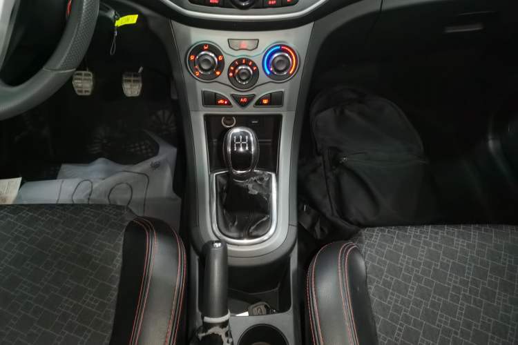 Used Cowin C3 2015 1.5L Manual Gold Diamond Edition
