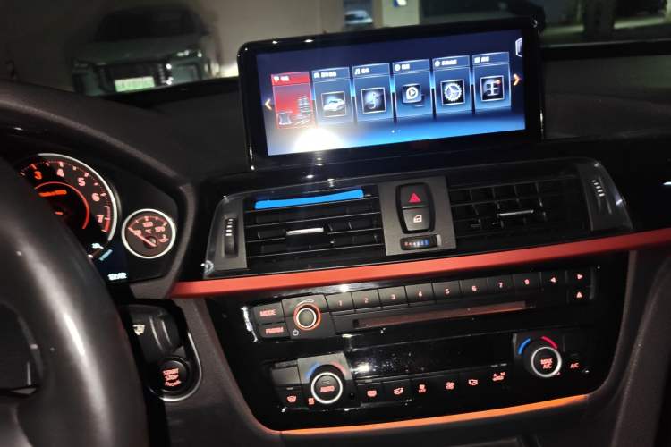 Used BMW 3 Series GT 2016 320i Fashion Model Audio And AC Panel