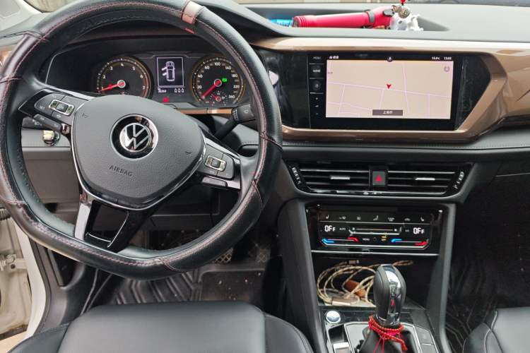 Used Volkswagen Tharu 2020 280TSI Two-Wheel Drive Luxury Plus Version China VI Standard Center Console