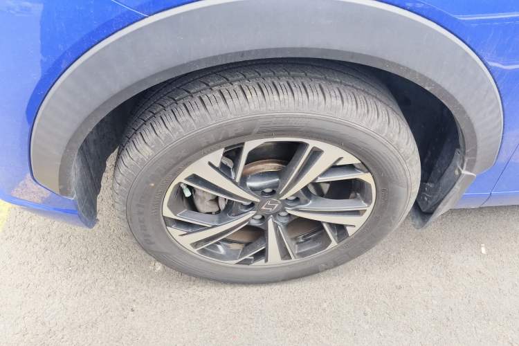 Used SOL QX 2021 300T DCT Prestige Smart Connectivity Version Left Front Wheel Hub