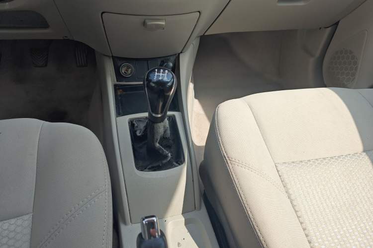 Used CHANGAN Alsvin V5 2012 1.5L Manual Sport Version China IV Standard
