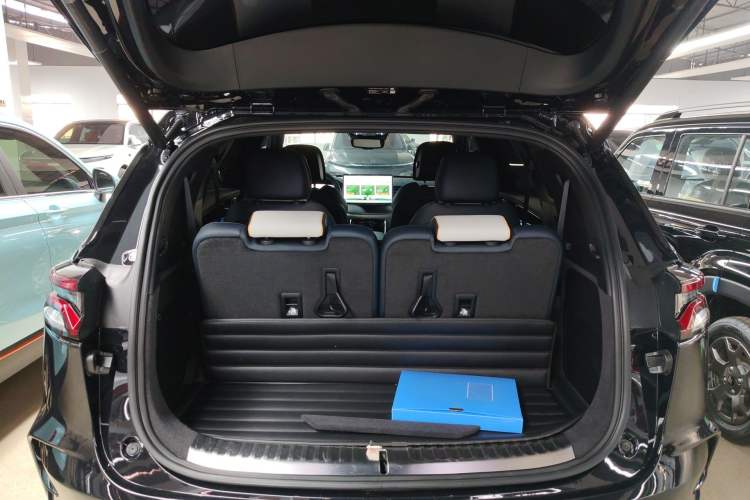 Used BYD Tang New Energy 2022 DM-p 215KM Four-Wheel Drive Flagship Model Trunk