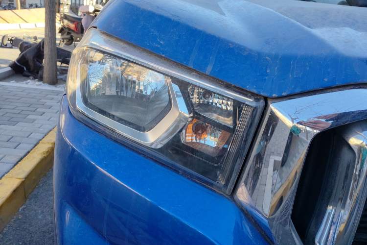 Used SAIC MAXUS T60 2017 2.0T Gasoline Automatic Two-Wheel Drive High-Ride Comfort-Grade Standard Cabin
